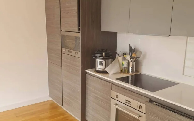 2 Beds Flat Centrally Located 2 Mins From Station
