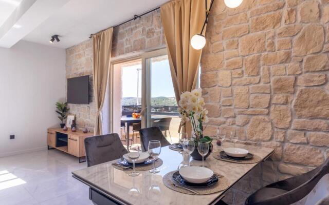 TEONA Luxury Apartment with jacuzzi and terrace sea view