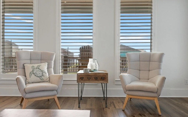 Tidewater 4 Bedroom Home by RedAwning