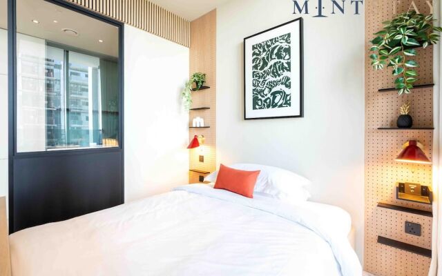 Modern Studio w Balcony in Business Bay