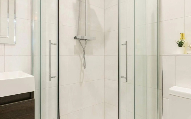 12 Helena Luxury Serviced Apartment