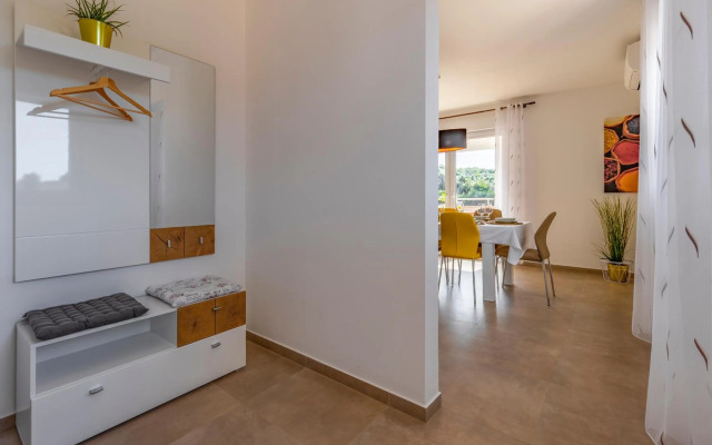 Holiday House emjalemi