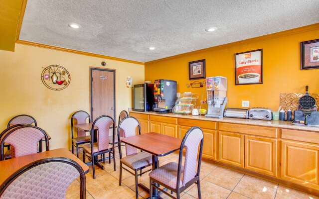 Econo Lodge Inn & Suites Albuquerque East I-40 Eubank Exit