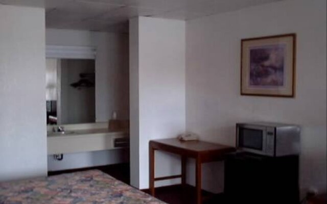 Town & Country Inn