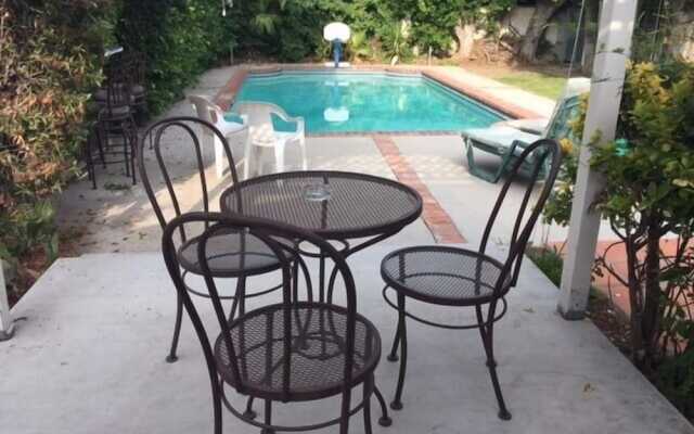 Lovely Studio with a Pool