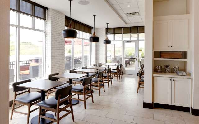 Hyatt Place Madison / Verona