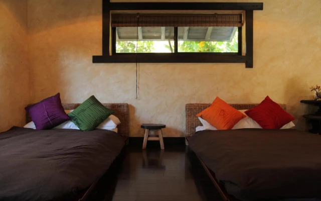 Taketomijima Akaneya