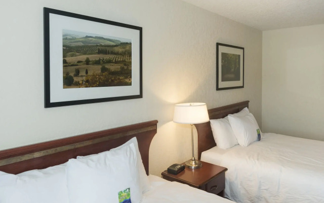 Lakeview Inns & Suites - Fort Nelson