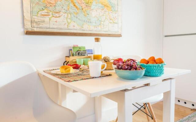 Home in Porto - Cozy 2BR Duplex by LovelyStay