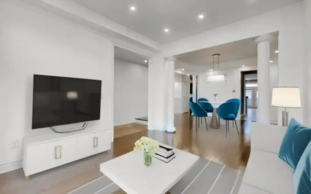 Luxury Retreat Modern Spacious 4 Bedroom Home