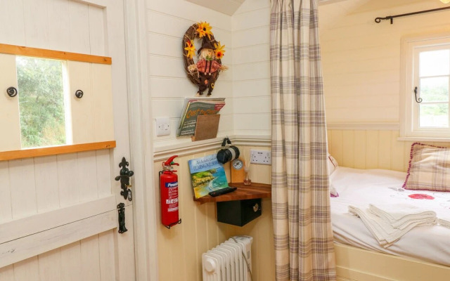 Shepherds Hut - The Crook