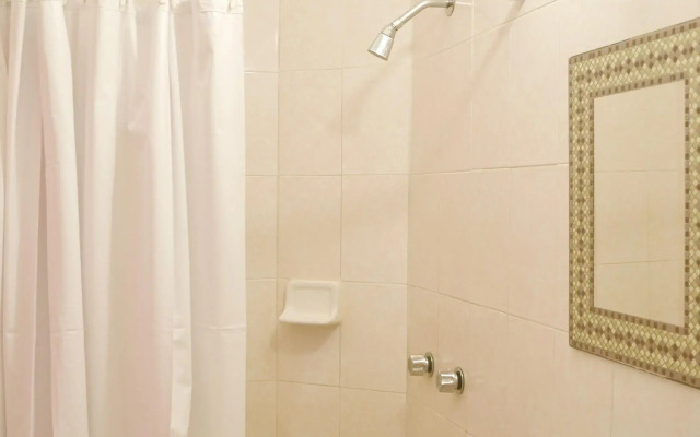 Hotel Posada de Roger - Near Los Muertos Beach