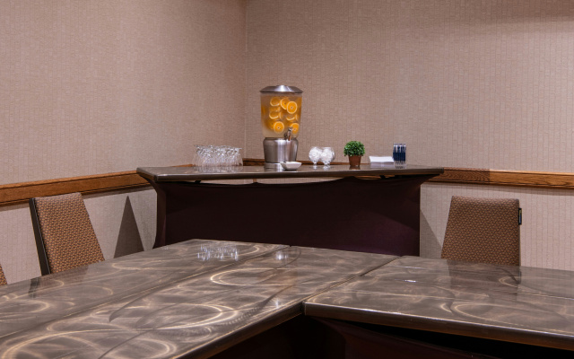 Sheraton Minneapolis West Hotel