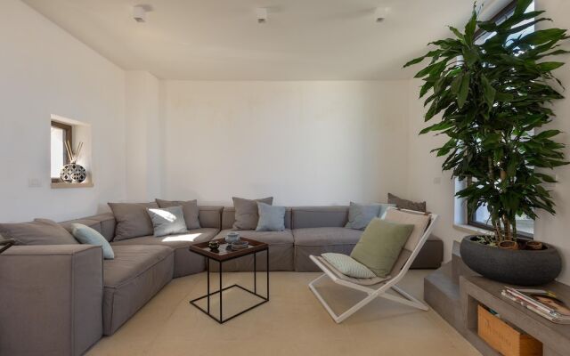 3778 Bastioni Luxury Home by Barbarhouse