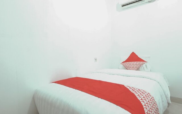 OYO 118 Dorothea Residence