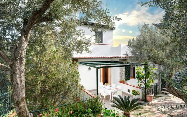 Casa Maradona by Gocce