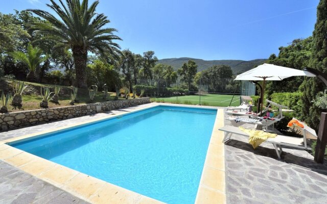 Belvilla by OYO Villa Alexa