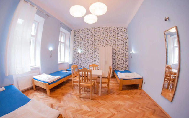 Dizzy Daisy Hostel