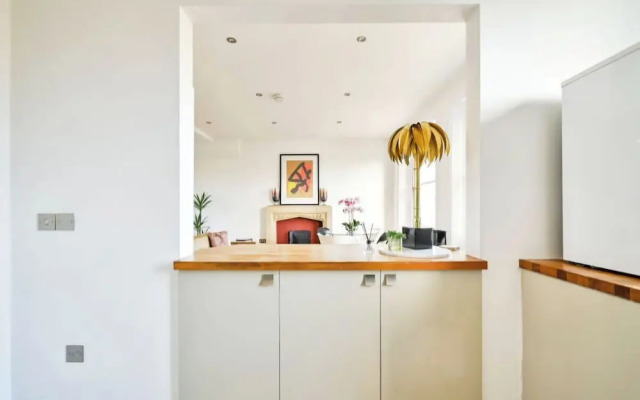 Luxury Kensington Apartment With 3 Bedrooms