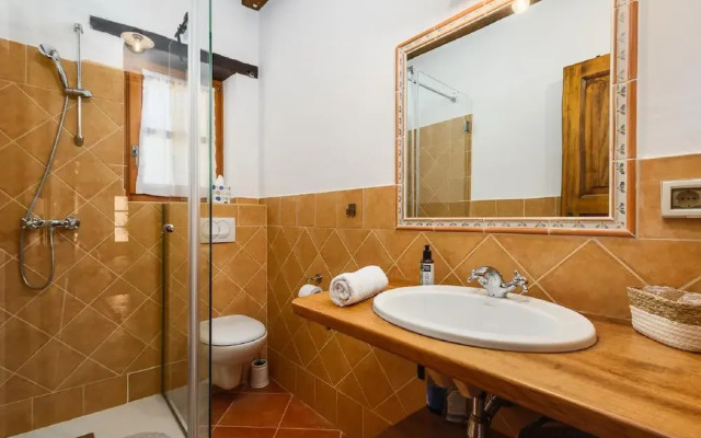 Beautiful Stone Villa in Tinjan With Swimming Pool