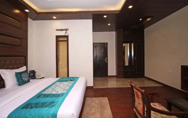 OYO Premium 093 Near St George College