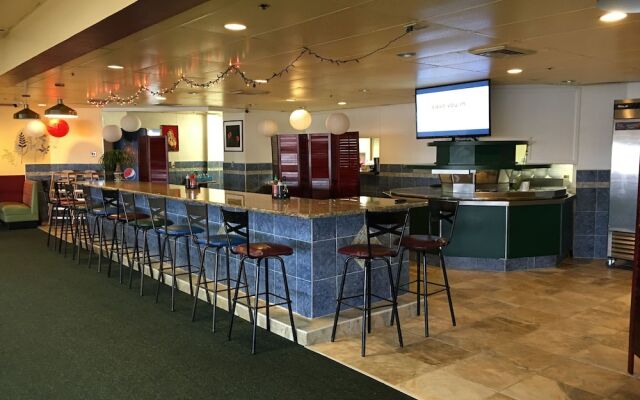 Howard Johnson by Wyndham Denver West
