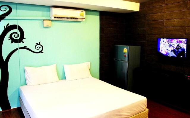 Rod Fai Fah Apartment – Guest Rooms – Bangkok