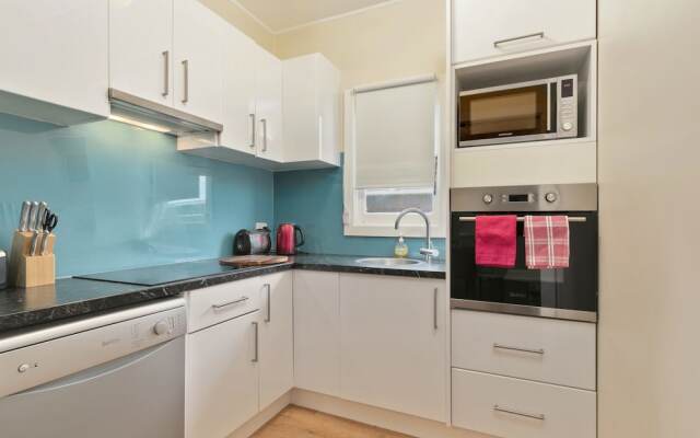 Vintage Sunrise - Pet Friendly (Outside Only)