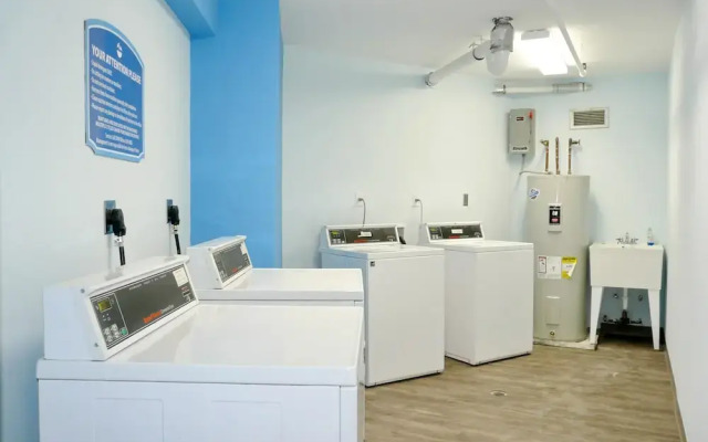 South Seas Tower 4-1209