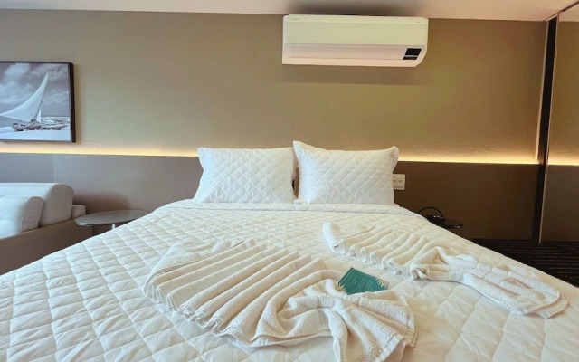 Setai Yacht S4- By Almare Flats