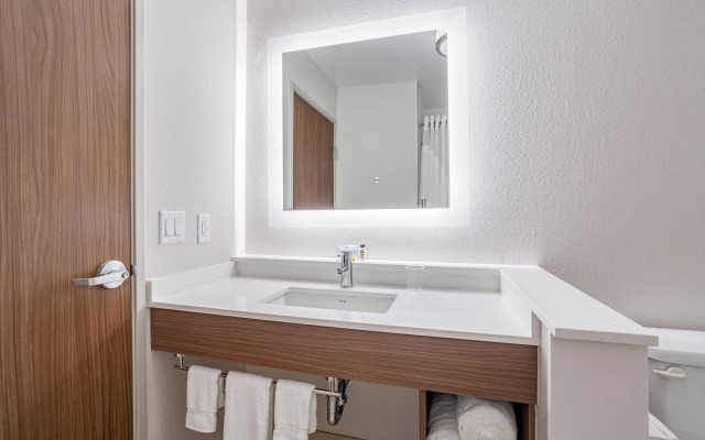 Holiday Inn Express & Suites Elkhart North by IHG