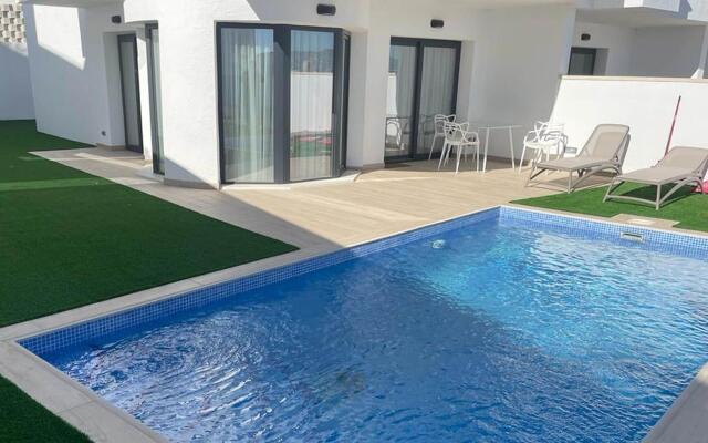 Modern holiday home in Finestrat with sea views