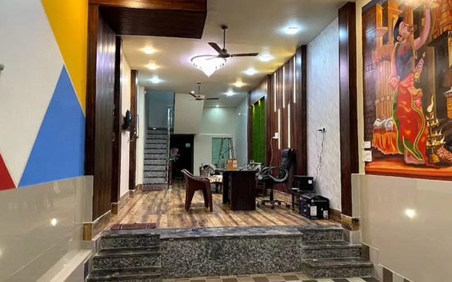Goroomgo Four Season Guest House Varanasi