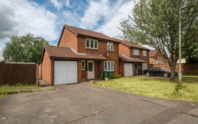 Sharp Close 4 Bedroom 2 Bath - Aylesbury