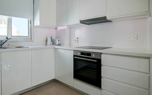 Phaedrus Living: Seaside Luxury Flat Lighthouse 65