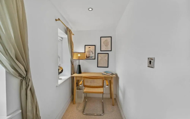 Perfect Location, dog Friendly Beautiful Home