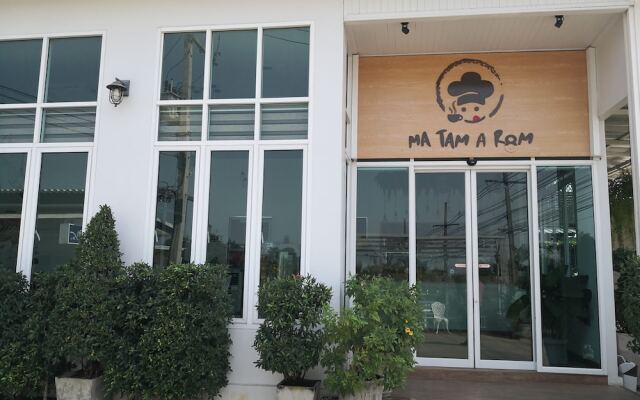 Naruchon Hotel