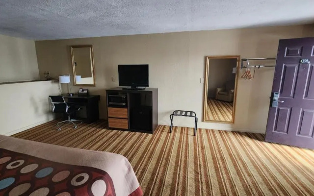 Super 8 Centerville-Richmond