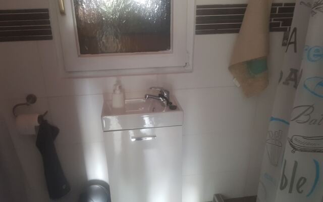 Lovely 2-bed House in Klarici Close to Pula