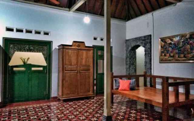 Omah Pitoe Guest House