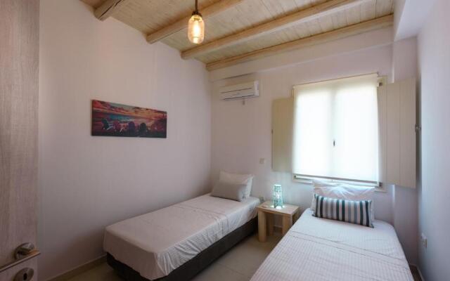 Cycladic Breeze Villas