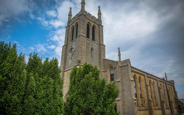 Central Penthouse in Converted Church - Free parking - Free WiFi