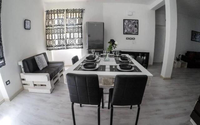 Black&White guest house