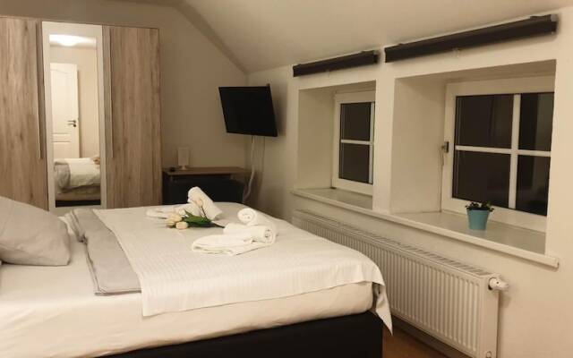 Apartment With Garden and City View