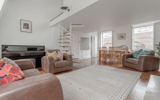 Modern 2 Bedroom Apartment With Balcony Close To Borough tube