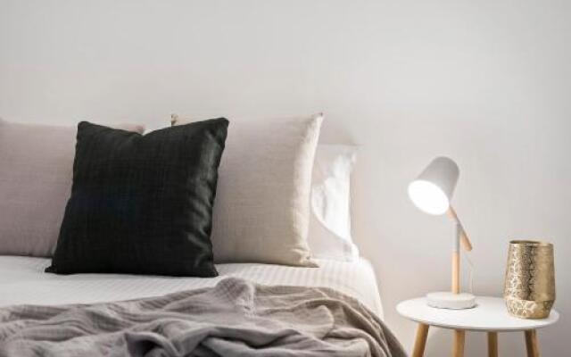 Complete Host Leopold Apartments
