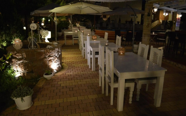 Nikos Apartments