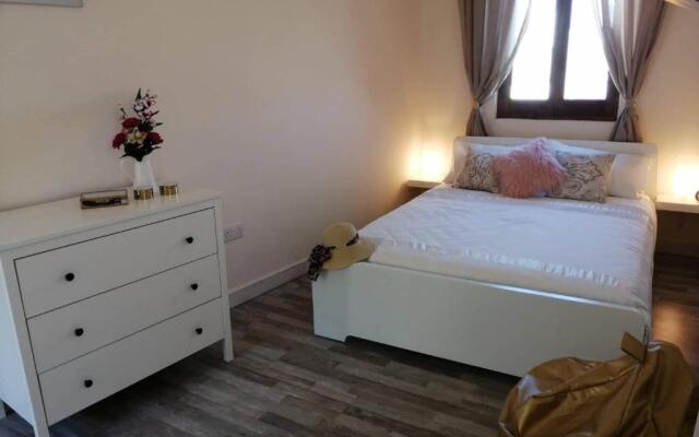 Unique 1 bedroom house