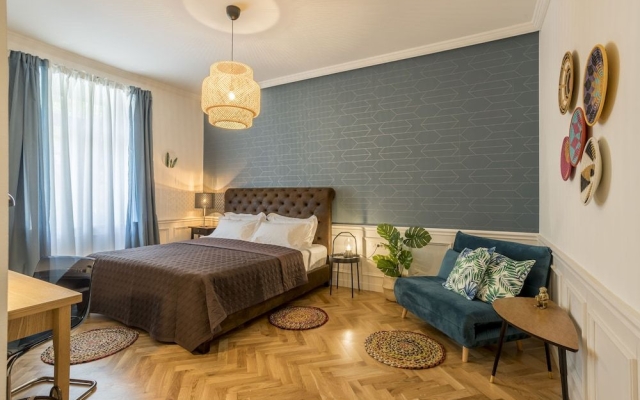 Evala luxury rooms with pool and garden