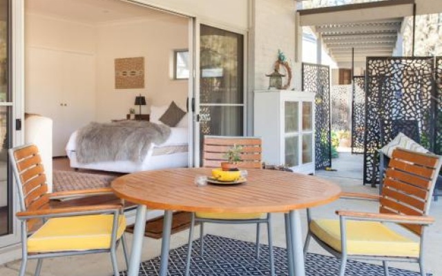 Gartelmann Studio @ Gartelmanns Wines walk to The Deck Cafe + Wine tasting – Guest Rooms – Rothbury